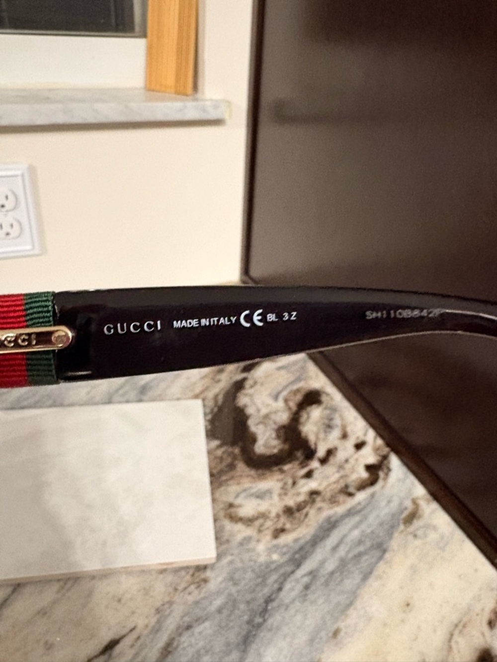 Gucci Black Women's Oversized Sunglasses with Brown Monogram Case - Picture 3 of 10